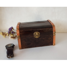 Скринька 13*17,5*10 ручна робота для прикрас, шкатулка дерев“яна, її унікальний дизайн додасть елегантності будь-якому інтер“єру,